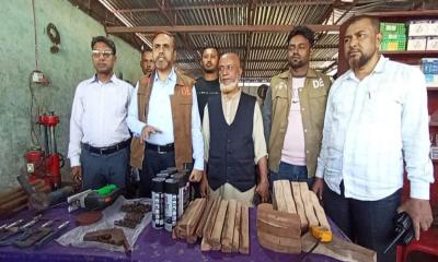 লক্ষ্মীপুরে অস্ত্র তৈরির কারখানার সন্ধান, বিপুল পরিমাণ সরঞ্জাম উদ্ধার