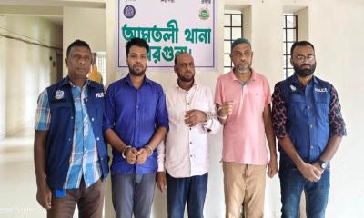 আমতলীতে বিএনপির মিছিলে হামলা মামলায় ইউপি চেয়ারম্যানসহ তিনজন গ্রেপ্তার