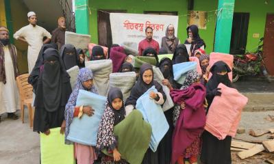 ভেড়ামারায় ইউসিবি ব্যাংকের উদ্যোগে শীতার্তদের মাঝে কম্বল বিতরণ