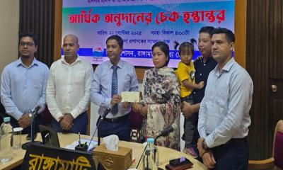 ঋতুপর্ণার মায়ের ক্যানসার চিকিৎসার জন্য প্রধান উপদেষ্টার অনুদান