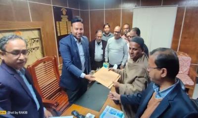 বরিশাল-৪ আসনে বিএনপির রাজিব আহসানের মনোনয়নপত্র সংগ্রহ