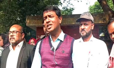 গাংনীতে পরীক্ষা বর্জন: প্রধান শিক্ষকের উস্কানিতে সহকারী শিক্ষকদের মানববন্ধনের অভিযোগ
