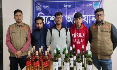 বিদেশি মদসহ চিহ্নিত তিন মাদক ব্যবসায়ী গ্রেপ্তার