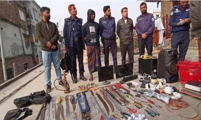 নারায়ণগঞ্জে মাদক ও দেশীয় অস্ত্রসহ ফাইটার মনির গ্রেপ্তার