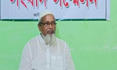 মুকসুদপুরে সংবাদ সম্মেলন করে পদত্যাগ করলেন আওয়ামী লীগ নেতা
