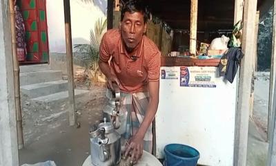 নাগরপুরের দেবেন্দ্র মণ্ডল অন্ধত্বের মধ্যেও অদম্য সংগ্রামী জীবন