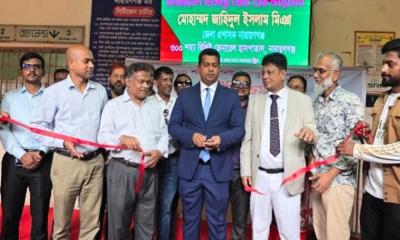 নারায়ণগঞ্জে সরকারি চিকিৎসায় আস্থা ফেরাতে ডিসির প্রযুক্তিনির্ভর উদ্যোগ