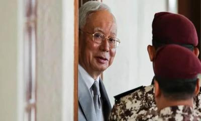 মালয়েশিয়ার সাবেক প্রধানমন্ত্রী নাজিব রাজাককে ১৫ বছর কারাদণ্ড