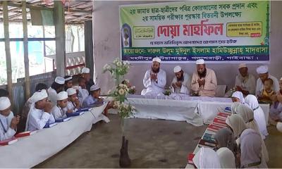 পলাশবাড়ীতে মাদ্রাসার ছাত্র-ছাত্রীদের মাঝে পুরস্কার বিতরণ ও দোয়া মাহফিল