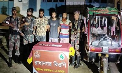 পত্নীতলা সীমান্তে বিজিবির অভিযানে মাদকদ্রব্যসহ আটক ৩
