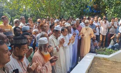 মা-বাবার কবর জিয়ারত করে নির্বাচনী প্রচার শুরু খৈয়মের