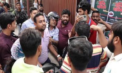 কুষ্টিয়ায় আরএমও হোসেন ইমামকে লাঞ্ছিত করার অভিযোগ