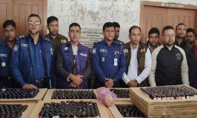 রংপুরে দশ লক্ষ টাকার মাদক উদ্ধার, পিকআপ ভ্যানচালক পলাতক
