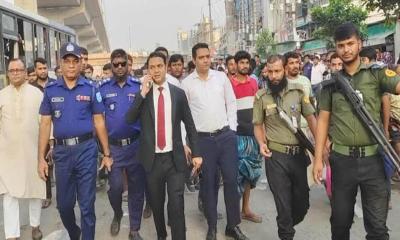 রূপগঞ্জে মহাসড়কের ফুটপাত উচ্ছেদে উপজেলা প্রশাসন ও পুলিশের যৌথ অভিযান