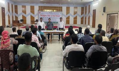 সালথায় কৃষকদের মাঝে বিনামূল্যে বীজ ও সার বিতরণ