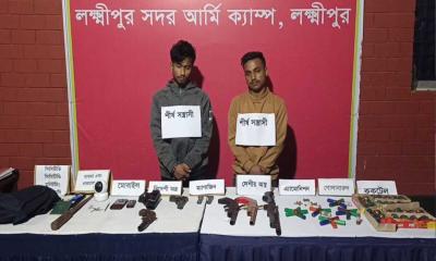 লক্ষ্মীপুরে বিপুল পরিমাণ অস্ত্র ও গোলাবারুদ উদ্ধার, আটক ২