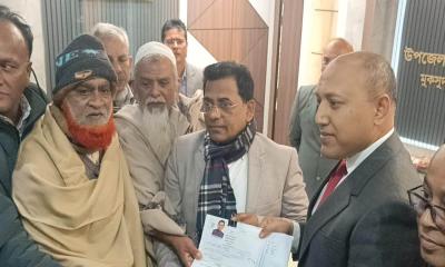 গোপালগঞ্জ-১ আসনে মনোনয়নপত্র জমা দিলেন সেলিমুজ্জামান
