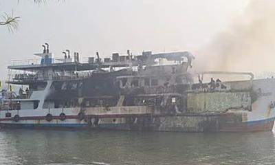 সেন্ট মার্টিনগামী জাহাজে অগ্নিকাণ্ড: অল্পের জন্য রক্ষা পেলেন দুই শতাধিক পর্যটক
