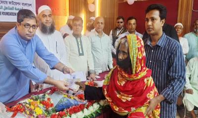 জিয়া পরিবারের মঙ্গল কামনায় শিবগঞ্জে অসহায়দের মাঝে ৬০ লাখ টাকা বিতরণ