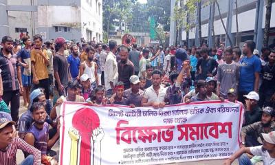 সিলেট ডিসি অফিসে রিকশা চালকদের অবস্থান