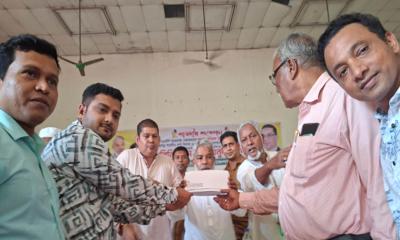 সোনারগাঁয়ে সনাতন ধর্মাবলম্বীদের সঙ্গে বিএনপির মতবিনিময় ও অনুদান প্রদান