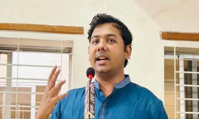 এইচএসসি পাস সারোয়ার তুষার পেশায় লেখক, বছরে আয় প্রায় সাড়ে ৩ লাখ