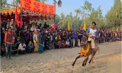 উলিপুরে গ্রামবাংলার ঐতিহ্যবাহী ঘোড়দৌড় প্রতিযোগিতা