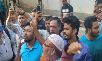 শেখ হাসিনার মৃত্যুদণ্ডের রায় ঘোষণায় ট্রাইব্যুনাল চত্বরে জনতার উল্লাস