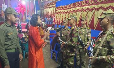 বোদায় পূজামণ্ডপ পরিদর্শনে বাংলাদেশ সেনাবাহিনী