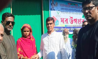 মানবতার দৃষ্টান্ত স্থাপন করলেন ফরহাদ হোসেন আজাদ