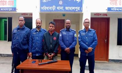 সরিষাবাড়ীতে সেনাবাহিনীর অভিযানে শর্টগান ও গুলিসহ যুবক আটক