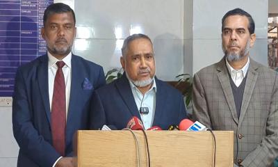 অন্তর্বর্তী সরকার ও সেনাবাহিনী একটি দলের প্রতি ঝুঁকে পড়েছে