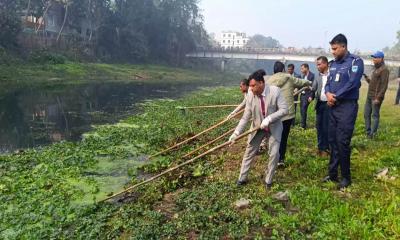 নবগঙ্গা নদীর পরিচ্ছন্নতা অভিযান শুরু করেছেন ঝিনাইদহের ডিসি মাসউদ