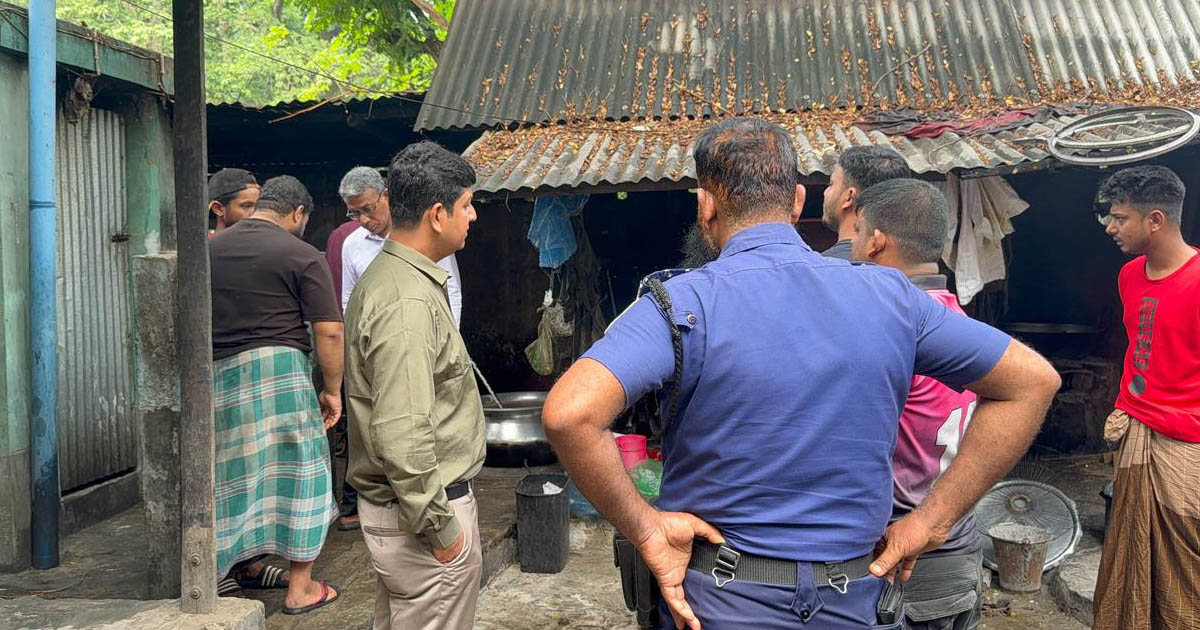 অস্বাস্থ্যকর পরিবেশে খাবার প্রস্তুত, মাগুরায় দুই বিরিয়ানি প্রতিষ্ঠানকে জরিমানা