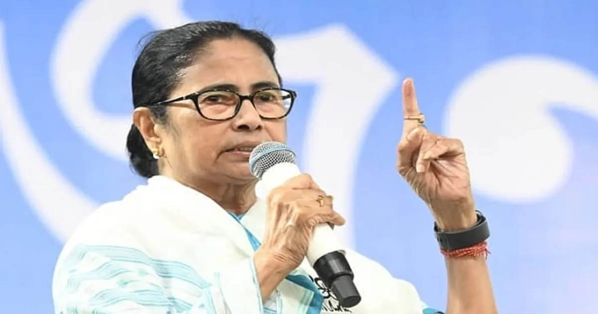 মেয়েদের রাতে বাইরে বেরোতে না দেওয়াই ভালো