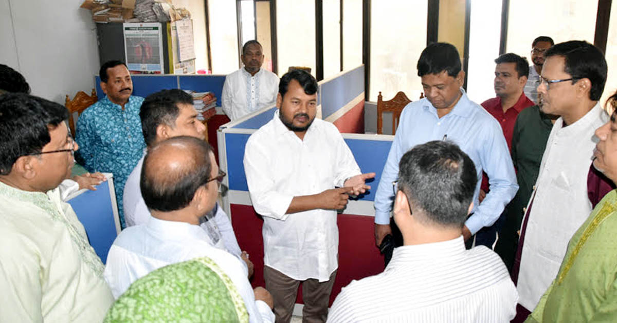 নাগরিক সেবা নিশ্চিতে কর্মকর্তাদের দায়িত্বশীল হওয়ার নির্দেশ রাসিক প্রশাসকের