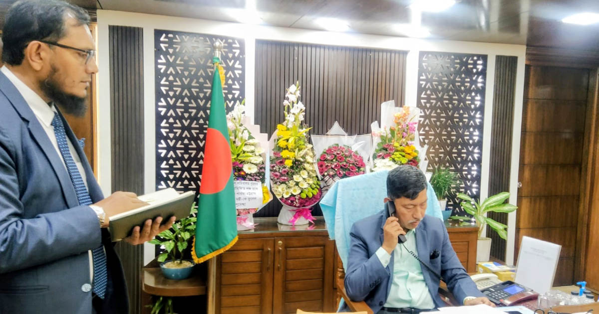 পার্বত্য চট্টগ্রামে শান্তি-শৃঙ্খলা রক্ষায় ডিসি-এসপিদের বিশেষ নির্দেশ দিলেন মন্ত্রী