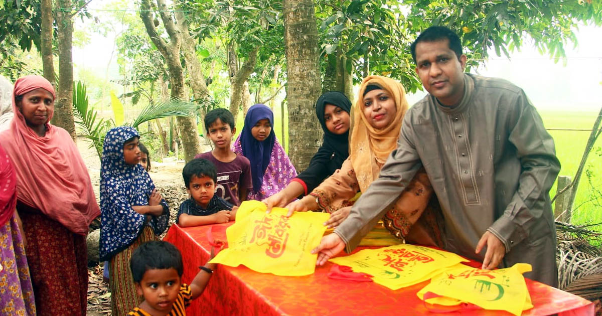 শিশুদের হাসিতে আগামীর আলো, জামালপুরে সুবিধাবঞ্চিতদের মাঝে ঈদ উপহার বিতরণ