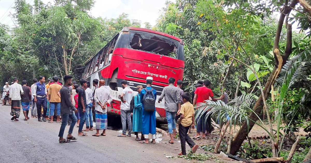 বাগেরহাটে যাত্রীবাহী বাসের চাপায় শিক্ষক নিহত, যান চলাচল স্বাভাবিক