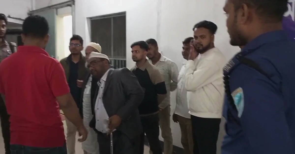 সাভারে ভোটকেন্দ্র দখলের চেষ্টা, বিএনপির ১৩ নেতাকর্মী আটক