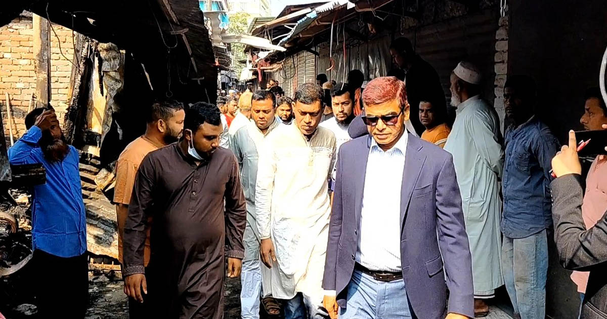 পঞ্চগড়ে ভয়াবহ অগ্নিকাণ্ড: কোটি টাকার ক্ষয়ক্ষতি, পরিদর্শনে প্রতিমন্ত্রী