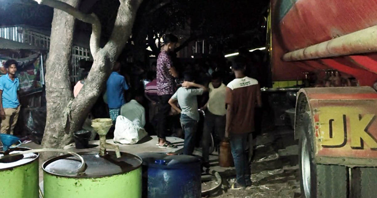 গাংনীতে সাড়ে ৪ হাজার লিটার ডিজেলসহ ট্যাংক লরি জব্দ