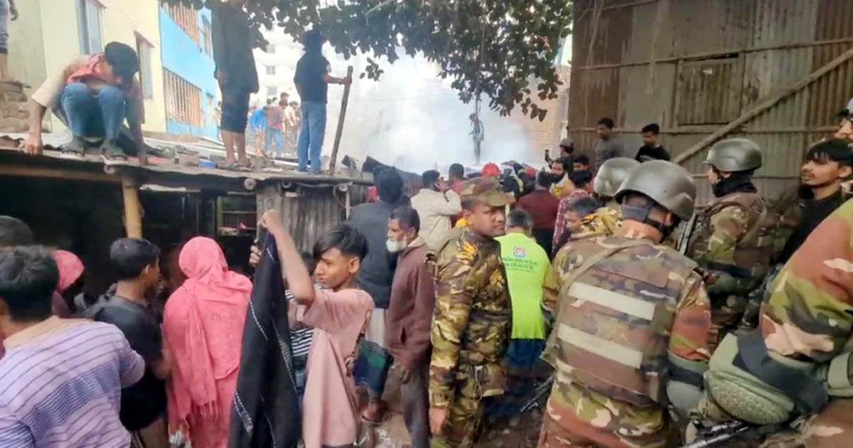 মোহাম্মদপুরের চাঁদ উদ্যান বস্তিতে আগুন