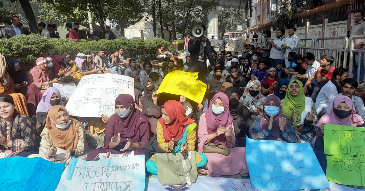 ৭ কলেজের শিক্ষার্থীরা দাবি আদায় না হলে আন্দোলন চালিয়ে যাবেন