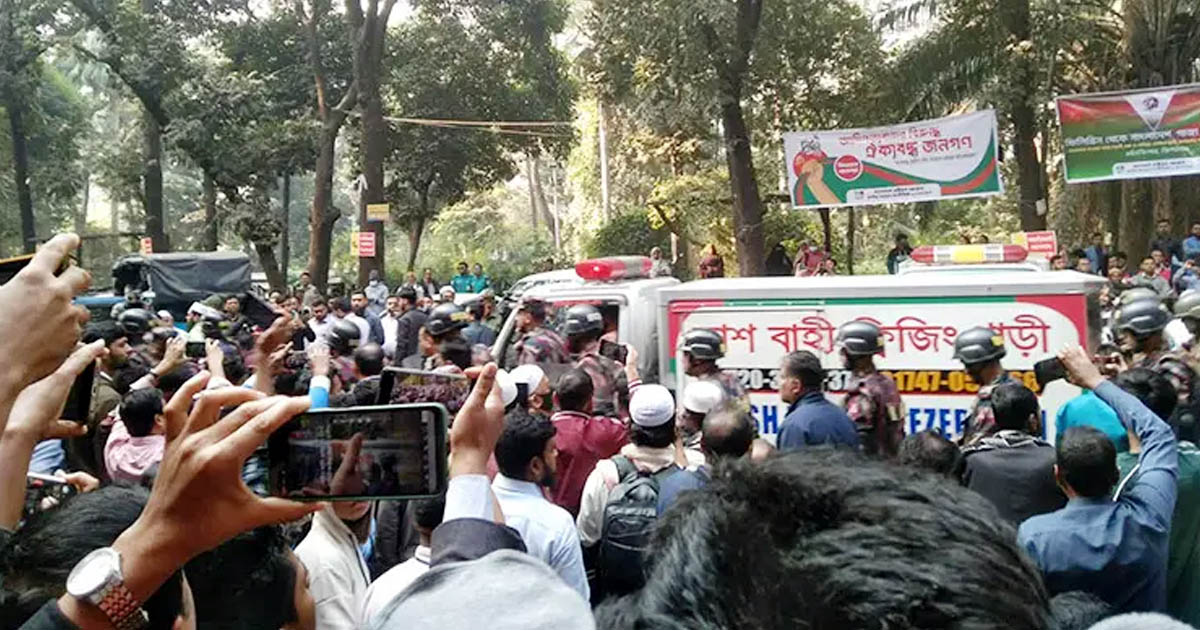 জানাজার জন্য সংসদ ভবনে পৌঁছেছে ওসমান হাদির মরদেহ
