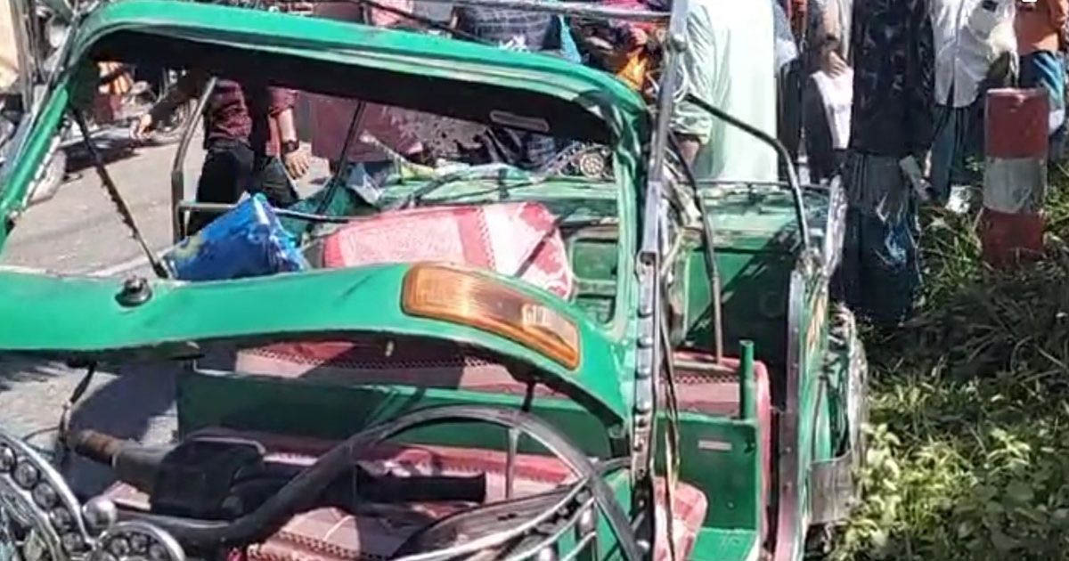 আড়াইহাজারে বাস-সিএনজি সংঘর্ষে শিশু নিহত, বাবা-মা আহত