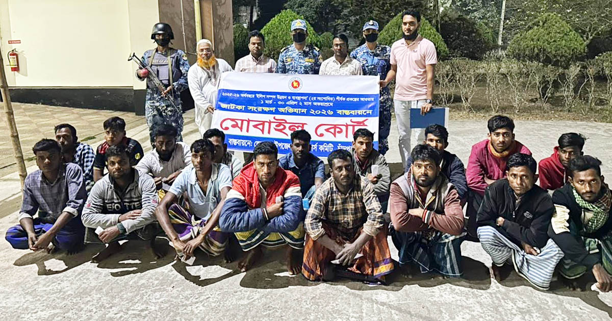 মেঘনায় জাটকা শিকারের দায়ে ১৭ জেলে আটক
