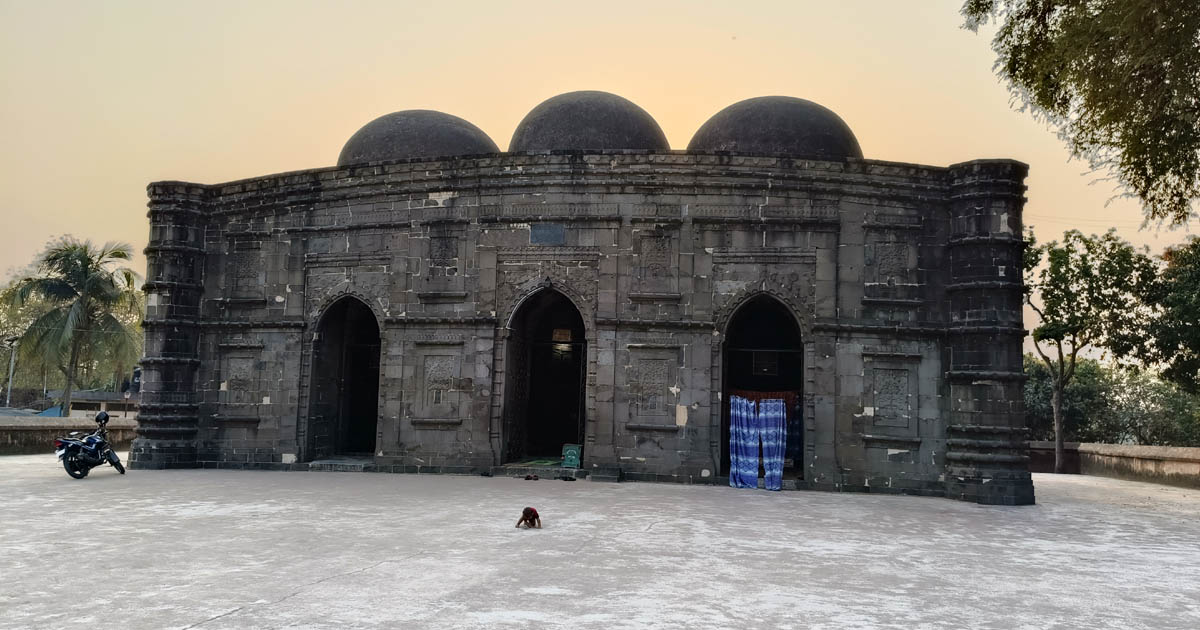 ৫০০ বছরের ঐতিহ্য আজও জাগ্রত কুসুম্বা শাহী মসজিদ