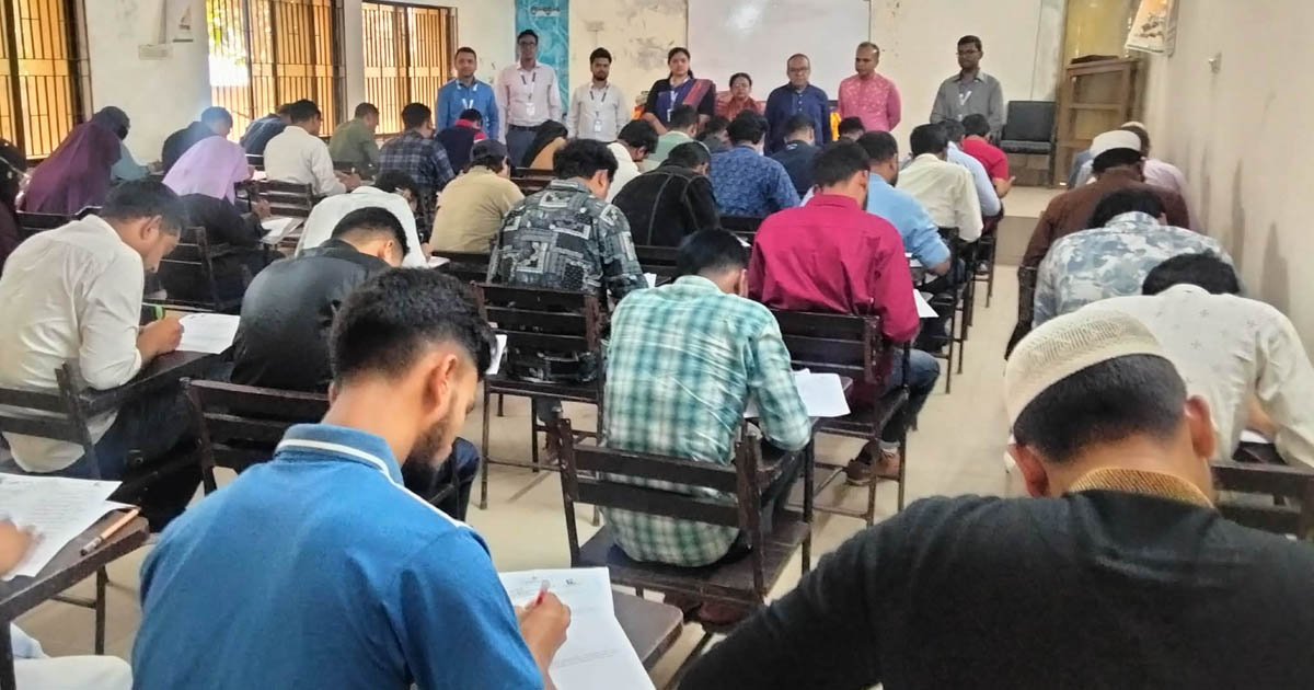 টাঙ্গাইলে ফ্রিল্যান্সিং প্রশিক্ষণ কোর্সের ভর্তি পরীক্ষা অনুষ্ঠিত