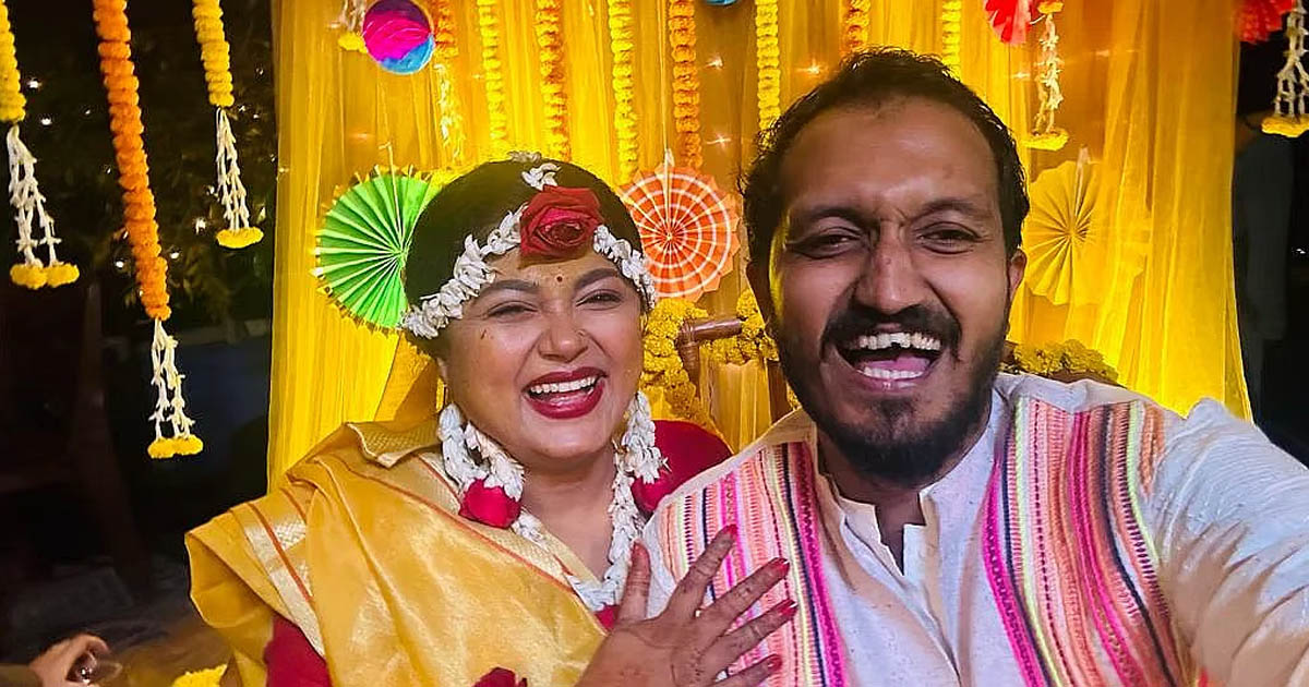 পরকীয়ার অভিযোগে সংসার ভাঙল অভিনেত্রী মৌসুমী হামিদের